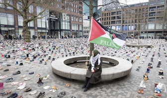 Duizenden schoentjes op Vredenburgplein in Utrecht vragen aandacht voor omgekomen kinderen in Gaza