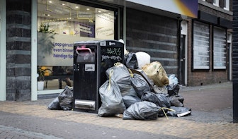 Utrechters zetten afvalzak vaak naast container en ook grofvuil wordt regelmatig op straat gedumpt