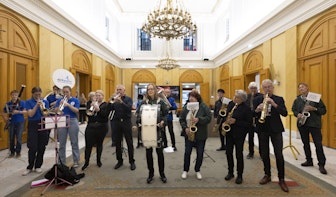Utrechtse orkesten laten uit protest tegen voorgenomen bezuinigingen van zich horen in het stadhuis