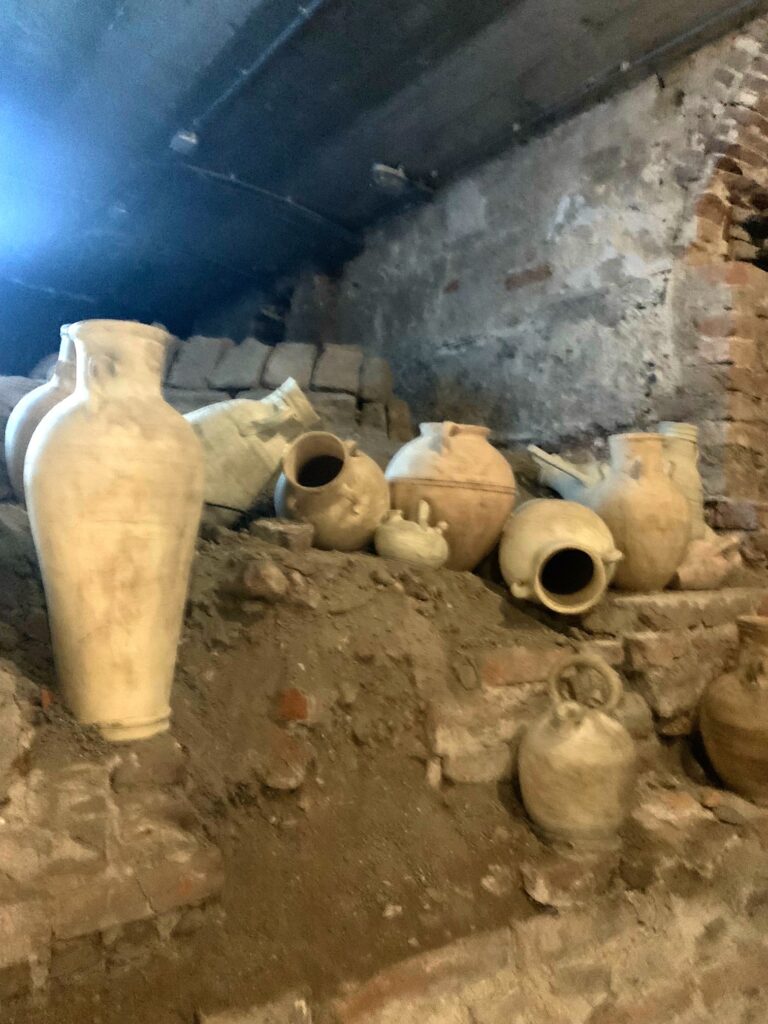 Wijnkelder Paulusabdij; tentoonstellingsruimte HUA