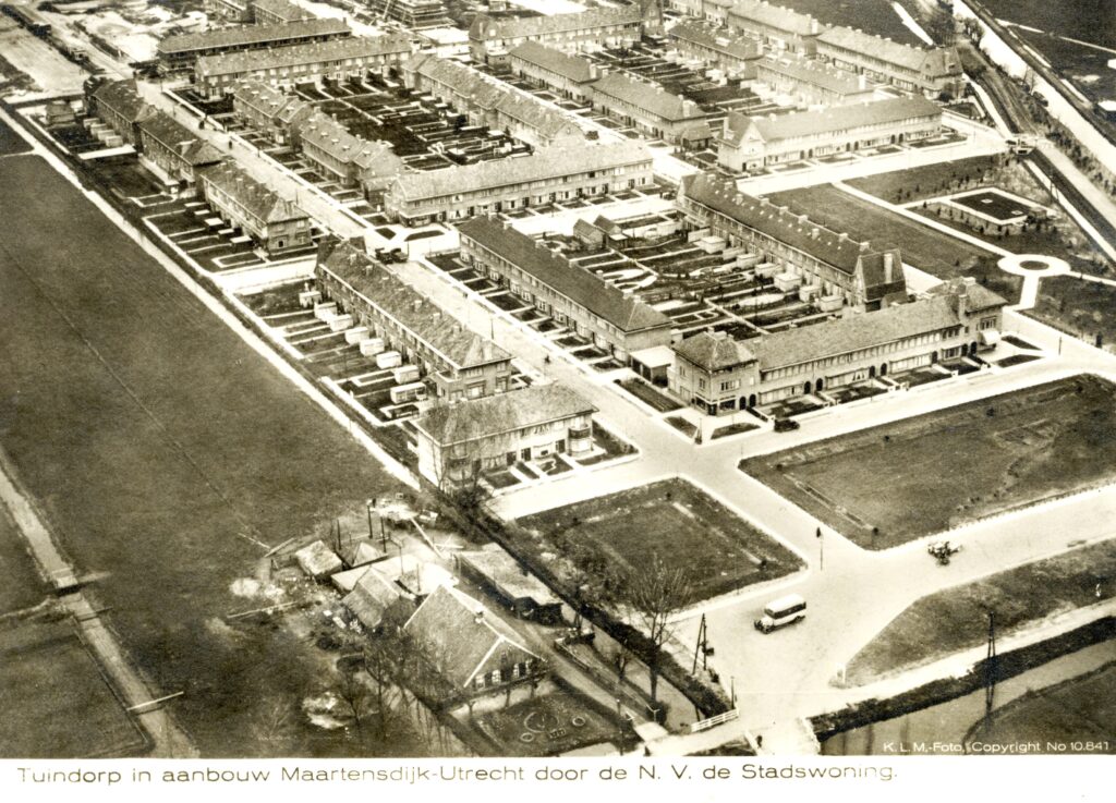 Tuindorp in aanbouw door N.V. De Stadswoning