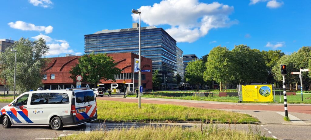 Update: Politie geeft gebied Weg tot de Wetenschap vrij na meldingen over man met vuurwapen; geen verdachte aangetroffen