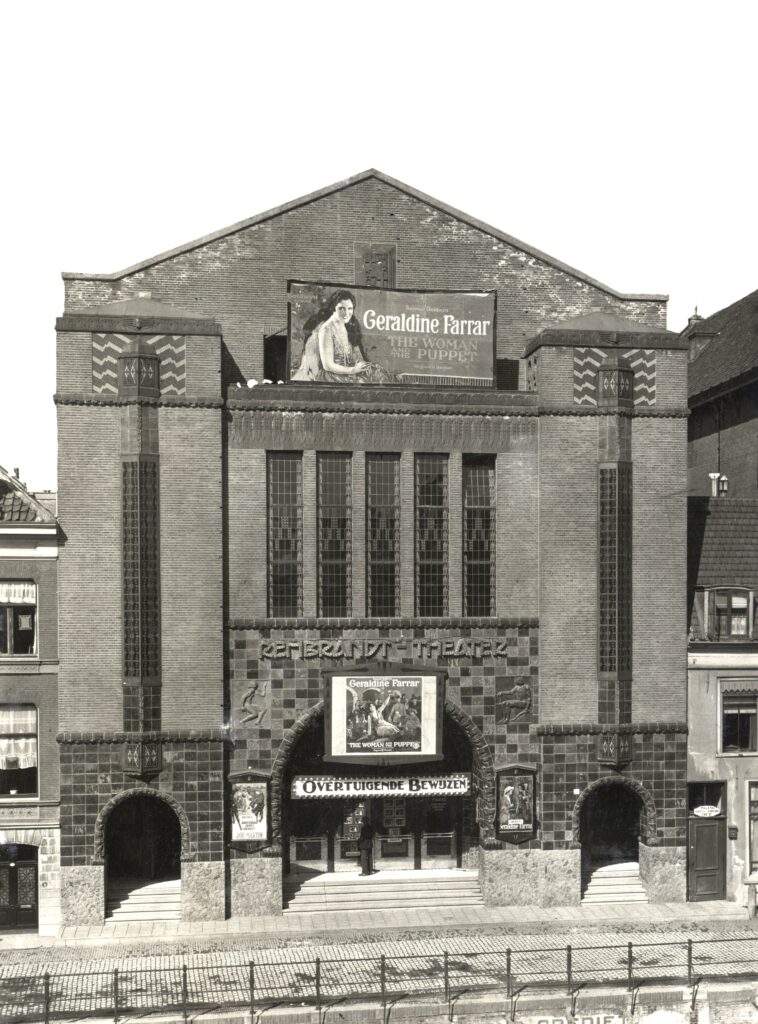 Het Rembrandt Theater in 1922 (Foto Het Utrechts Archief, catalogusnummer 77129)