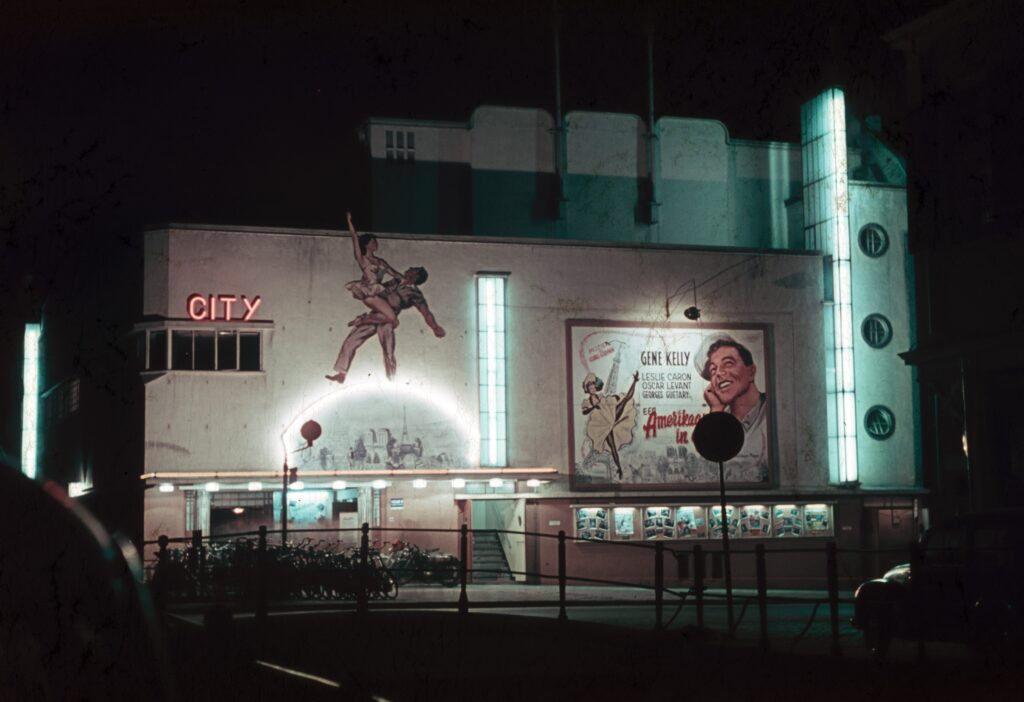 Het City Theater in 1952 als daar An American in Paris te zien is. (Foto Het Utrechts Archief, catalogusnummer 22026)