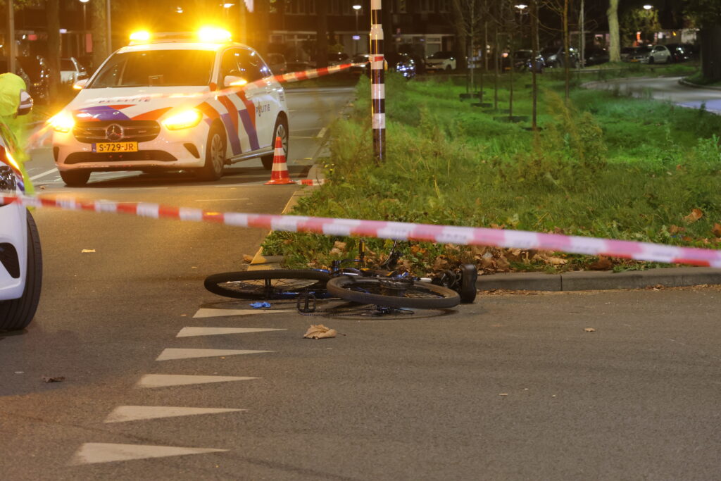 Fietser zaterdagavond aangereden op Cartesiusweg
