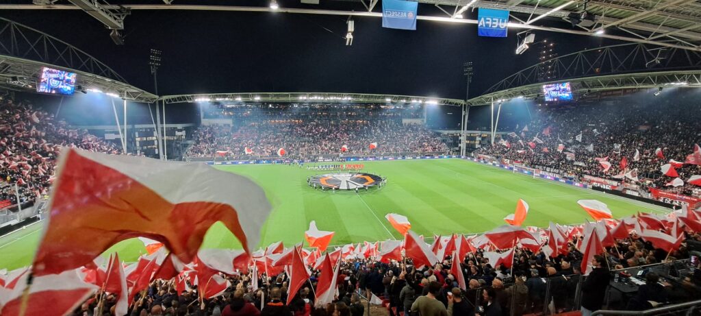 Tiental van FC Utrecht trekt punt over de streep in spannend duel tegen Porto