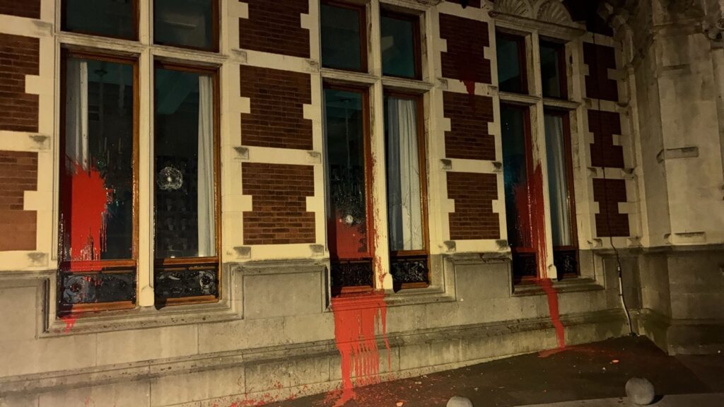 Panden Universiteit Utrecht vernield; universiteit doet aangifte